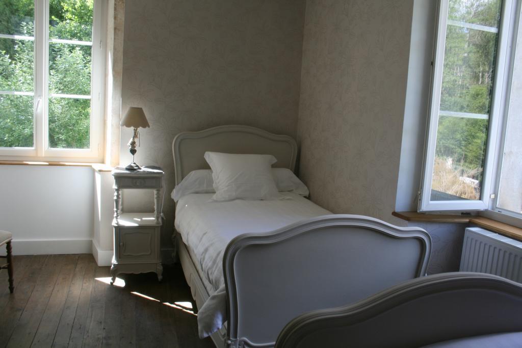 Bed and Breakfast Gentilhommière Eaux Bleues à Ecot-la Combe Chambre photo